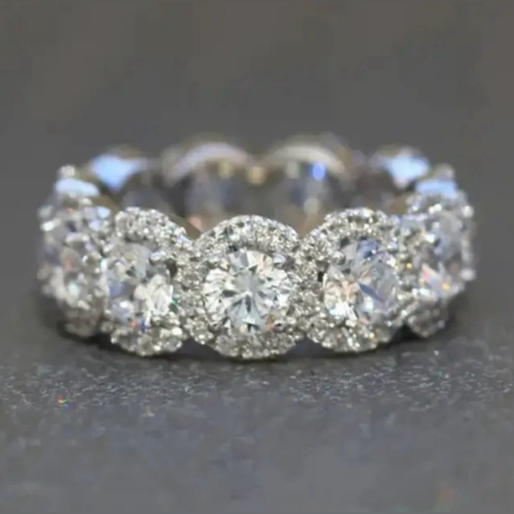✨ NEW Beautiful Luxury Silver Zirconia Ring✨